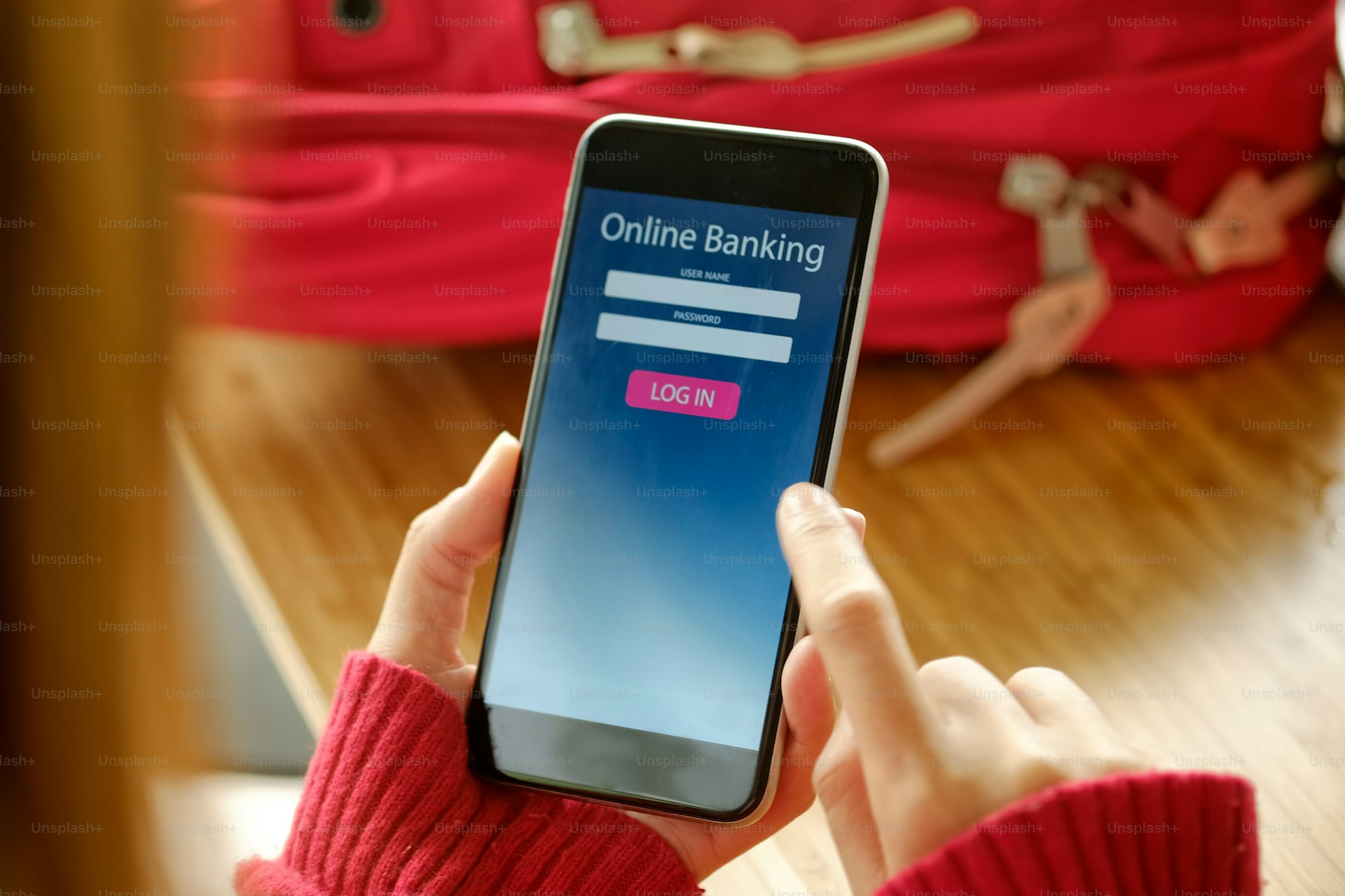 싼퀵으로 가격을 비교하며 만족해하는 사용자